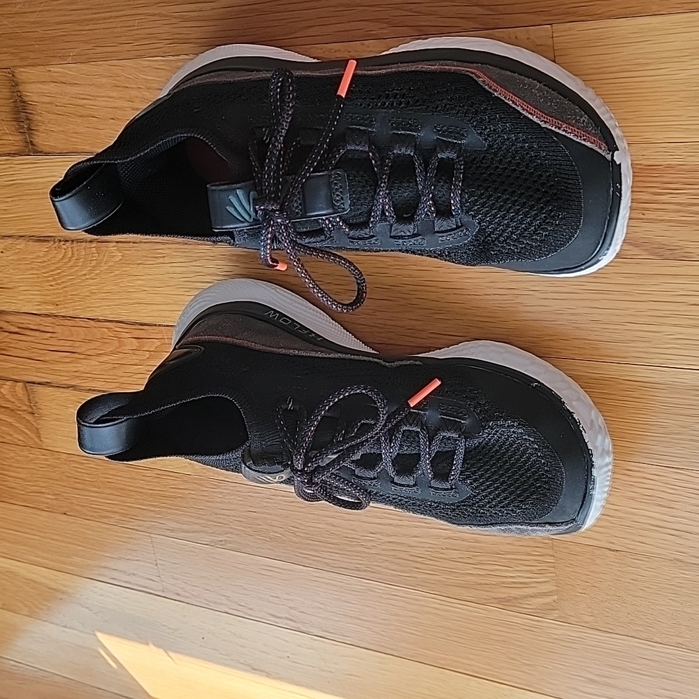 Curry Flow 8 basketball shoes